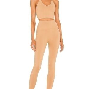 X Set Active REVOLVE LEGGING IN PAMPAS
Set Active
Color: Pampas
Size: XS
Qty: 1